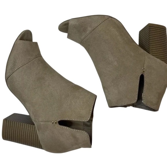 APT 9 Women's Tan Suede Peep Toe Ankle Booties Stacked Heel Side Zip Sz 8 - Picture 4 of 7